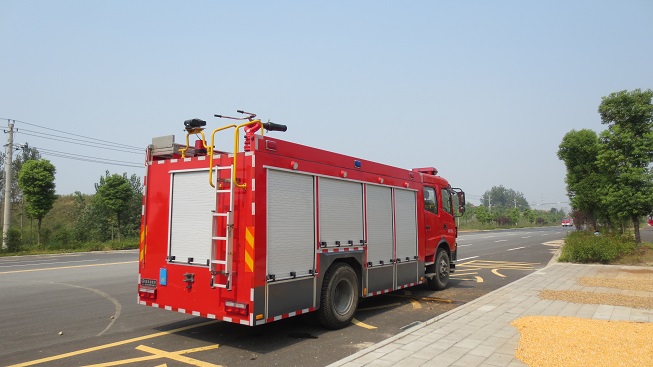 東風(fēng)天錦森林消防車(chē)（6噸）圖片
