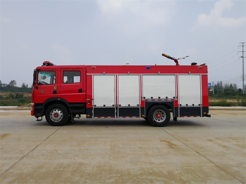 東風(fēng)D9水罐消防車(chē)（6.8噸）圖片