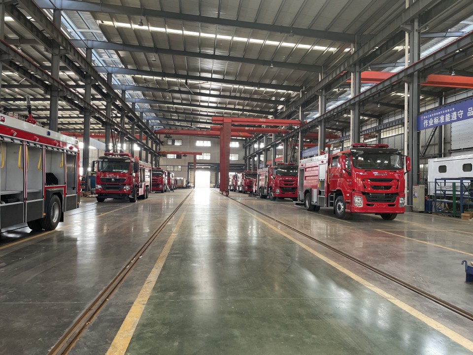 豪沃單橋水罐消防車(chē)（13噸）圖片