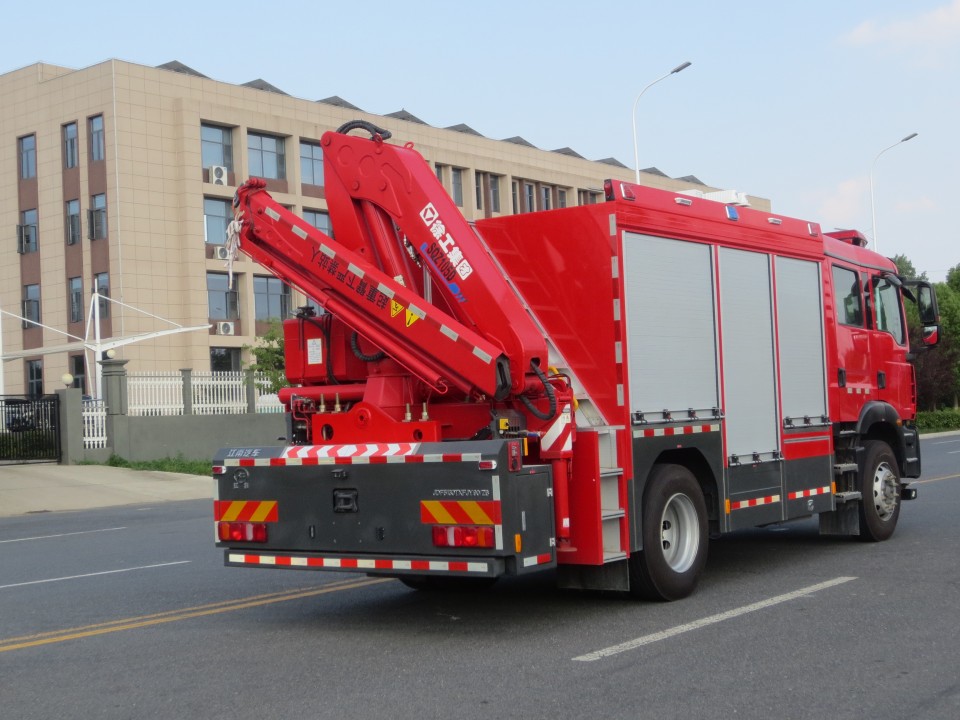 MAN搶險(xiǎn)救援消防車圖片