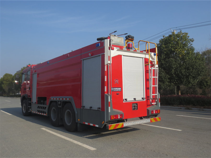 豪沃后雙橋泡沫消防車(chē)（16噸）圖片